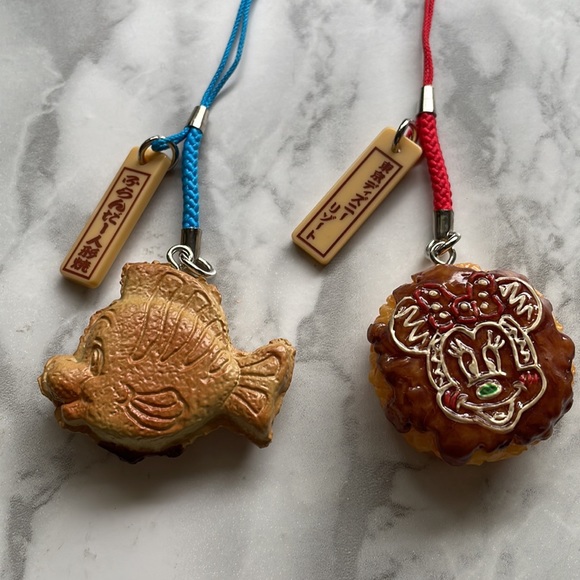 Tokyo Disney Resort- Foo strap keychains. Minnie Okonomiyaki - Flounder Taiyaki - Picture 2 of 5